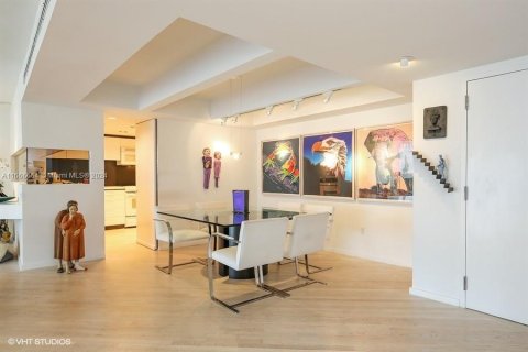 Condo in Miami, Florida, 2 bedrooms  № 1825898 - photo 9