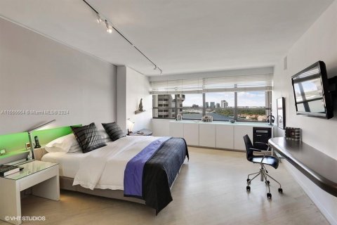 Condo in Miami, Florida, 2 bedrooms  № 1825898 - photo 11