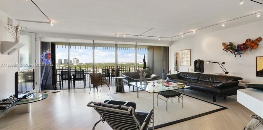 Condo in Miami, Florida, 2 bedrooms  № 1825898