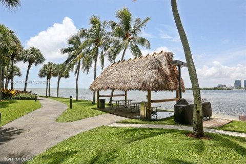 Condo in Miami, Florida, 2 bedrooms  № 1825898 - photo 19