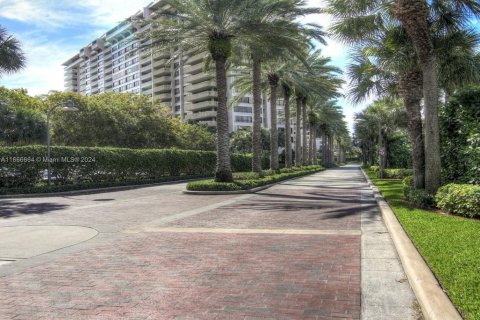 Condo in Miami, Florida, 2 bedrooms  № 1825898 - photo 26