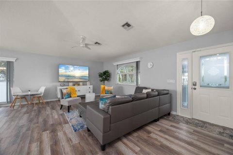 Casa en alquiler en Port Charlotte, Florida, 3 dormitorios, 163.42 m2 № 1894177 - foto 4