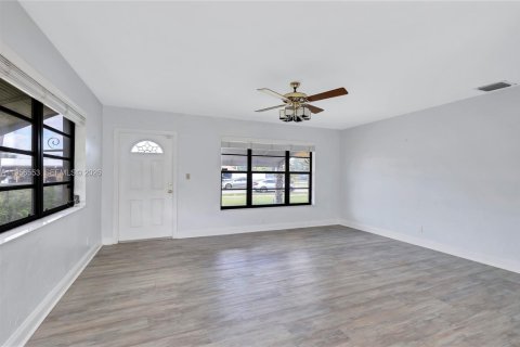 Casa en alquiler en North Lauderdale, Florida, 2 dormitorios, 115.94 m2 № 2010434 - foto 4