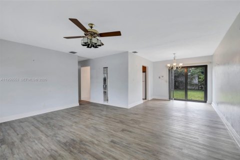 Casa en alquiler en North Lauderdale, Florida, 2 dormitorios, 115.94 m2 № 2010434 - foto 6