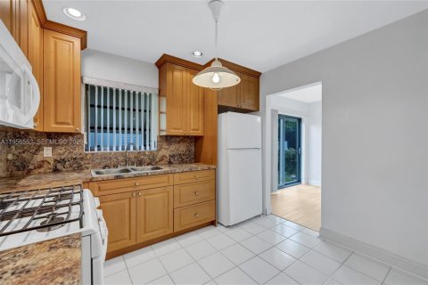 Casa en alquiler en North Lauderdale, Florida, 2 dormitorios, 115.94 m2 № 2010434 - foto 10