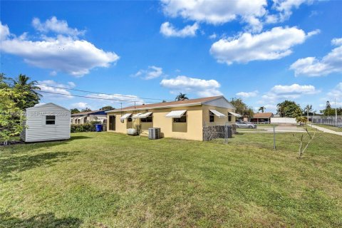 Casa en alquiler en North Lauderdale, Florida, 2 dormitorios, 115.94 m2 № 2010434 - foto 17