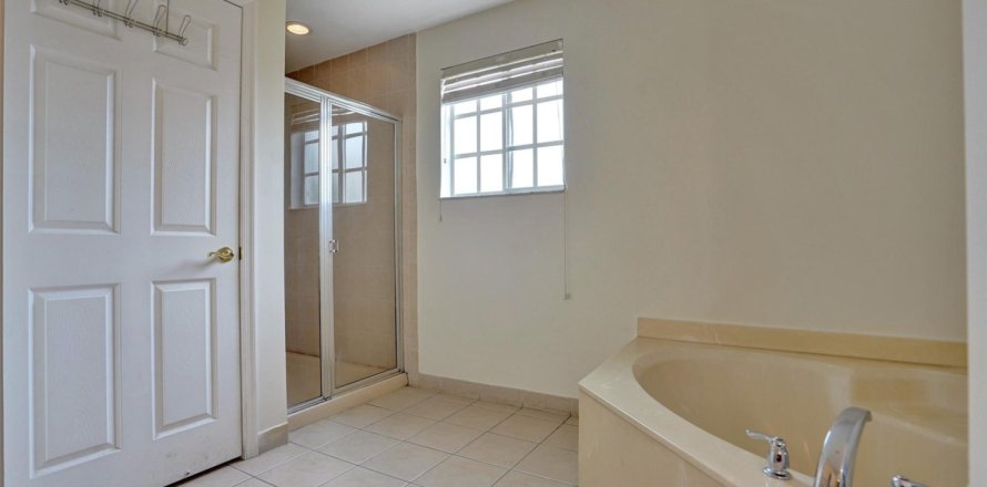 Casa en Fort Lauderdale, Florida 3 dormitorios, 190.45 m2 № 1179627