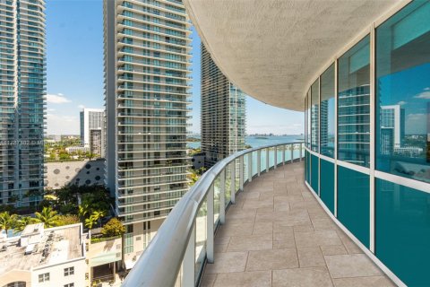 Condo in Miami, Florida, 2 bedrooms  № 1861930 - photo 4