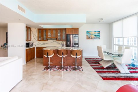 Condo in Miami, Florida, 2 bedrooms  № 1861930 - photo 11