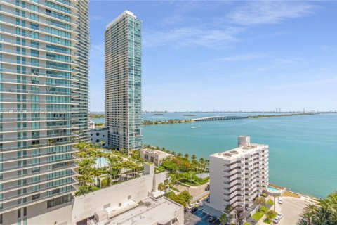 Condo in Miami, Florida, 2 bedrooms  № 1861930 - photo 17