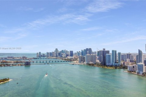 Condo in Miami, Florida, 2 bedrooms  № 1861930 - photo 22