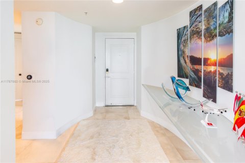 Condo in Miami, Florida, 2 bedrooms  № 1861930 - photo 8