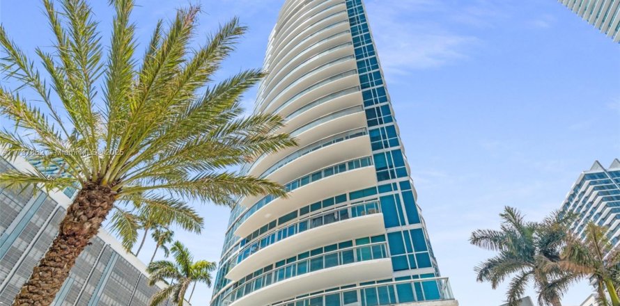 Condo in Miami, Florida, 2 bedrooms  № 1861930