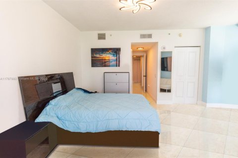 Condo in Miami, Florida, 2 bedrooms  № 1861930 - photo 19