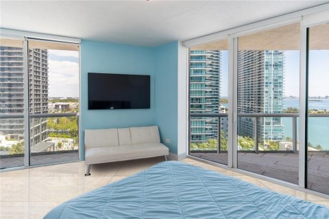 Condo in Miami, Florida, 2 bedrooms  № 1861930 - photo 15