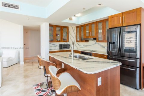 Condo in Miami, Florida, 2 bedrooms  № 1861930 - photo 12
