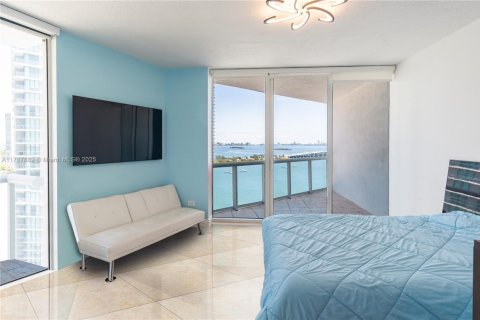 Condo in Miami, Florida, 2 bedrooms  № 1861930 - photo 18