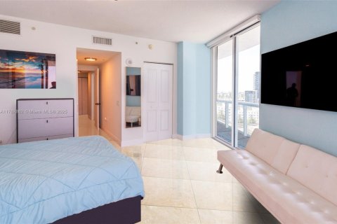 Condo in Miami, Florida, 2 bedrooms  № 1861930 - photo 20