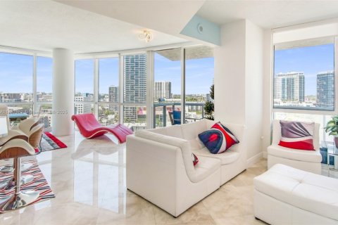 Condo in Miami, Florida, 2 bedrooms  № 1861930 - photo 10