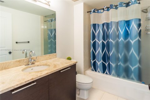Condo in Miami, Florida, 2 bedrooms  № 1861930 - photo 28