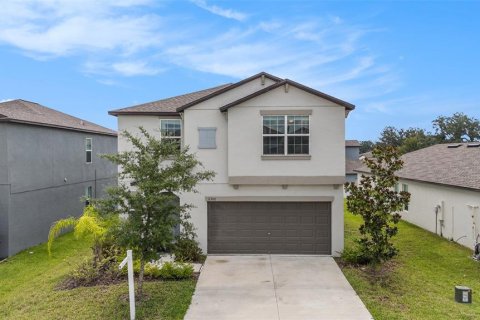 House in Zephyrhills, Florida 5 bedrooms, 205.96 sq.m. № 1835232 - photo 1