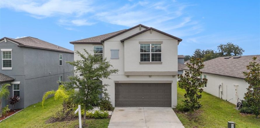 House in Zephyrhills, Florida 5 bedrooms, 205.96 sq.m. № 1835232