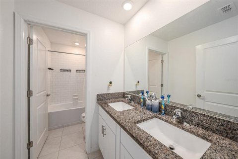 House in Zephyrhills, Florida 5 bedrooms, 205.96 sq.m. № 1835232 - photo 17