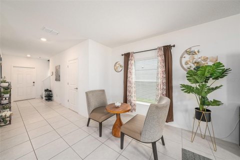 House in Zephyrhills, Florida 5 bedrooms, 205.96 sq.m. № 1835232 - photo 9