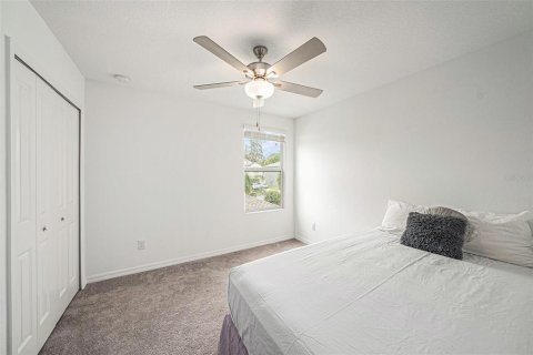 House in Zephyrhills, Florida 5 bedrooms, 205.96 sq.m. № 1835232 - photo 24