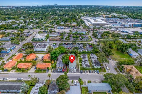 Propiedad comercial en venta en Fort Lauderdale, Florida, 218.13 m2 № 2054969 - foto 10