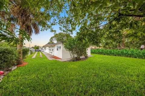 Propiedad comercial en venta en Fort Lauderdale, Florida, 218.13 m2 № 2054969 - foto 9