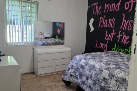 House in Miami, Florida 4 bedrooms, 130.34 sq.m. № 1952732 - photo 9