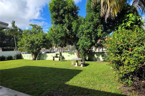 House in Miami, Florida 4 bedrooms, 130.34 sq.m. № 1952732 - photo 18
