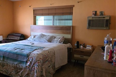House in Miami, Florida 4 bedrooms, 130.34 sq.m. № 1952732 - photo 13