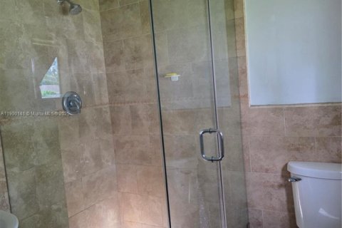 House in Miami, Florida 4 bedrooms, 130.34 sq.m. № 1952732 - photo 15