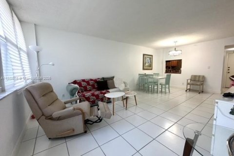 Copropriété à louer à Hallandale Beach, Floride: 1 chambre, 60.01 m2 № 2016085 - photo 3