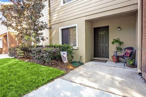 Townhouse in Winter Park, Florida 2 bedrooms, 105.26 sq.m. № 1887109 - photo 1