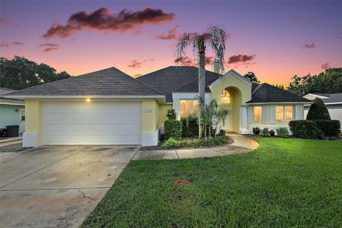House in Leesburg, Florida 4 bedrooms, 201.51 sq.m. № 2316675