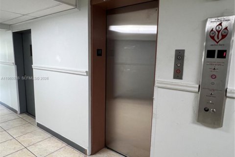 Купить кондоминиум в Халландейл-Бич, Флорида 2 спальни, 112.41м2, № 2025241 - фото 3