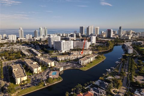 Купить кондоминиум в Халландейл-Бич, Флорида 2 спальни, 112.41м2, № 2025241 - фото 8