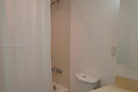 Condo in Hallandale Beach, Florida, 2 bedrooms  № 2025241 - photo 18