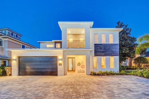 Casa en Four Corners, Florida 10 dormitorios, 515.89 m2 № 2115501