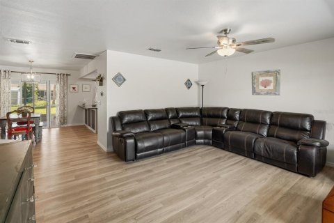Casa en venta en Port Charlotte, Florida, 3 dormitorios, 127 m2 № 2387728 - foto 9
