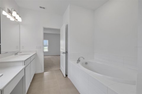House in Green Cove Springs, Florida 5 bedrooms, 212.37 sq.m. № 2358779 - photo 6