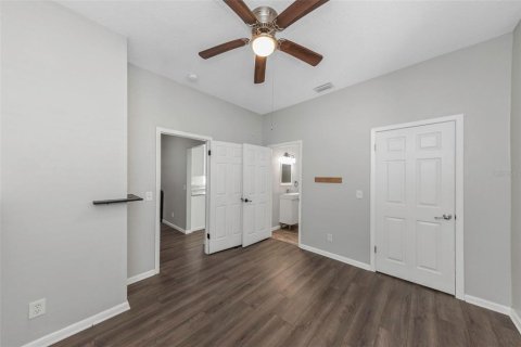 House in Tampa, Florida 3 bedrooms, 116.13 sq.m. № 2221106 - photo 15