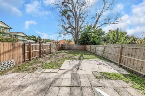 House in Tampa, Florida 3 bedrooms, 116.13 sq.m. № 2221106 - photo 2