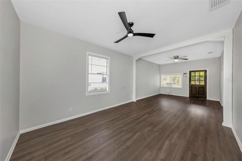 House in Tampa, Florida 3 bedrooms, 116.13 sq.m. № 2221106 - photo 5