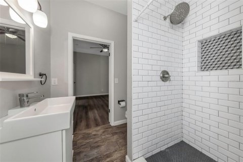 House in Tampa, Florida 3 bedrooms, 116.13 sq.m. № 2221106 - photo 17
