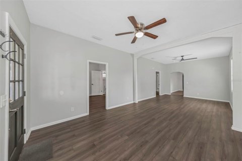 House in Tampa, Florida 3 bedrooms, 116.13 sq.m. № 2221106 - photo 4