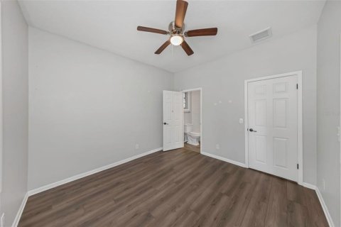 House in Tampa, Florida 3 bedrooms, 116.13 sq.m. № 2221106 - photo 9